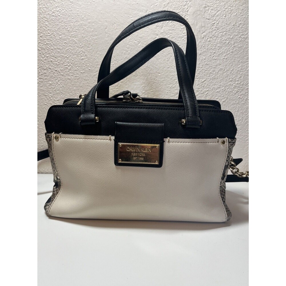 Calvin Klein Shoulder Handbag White Black Pebble Faux Snakeskin Gold Hardware
